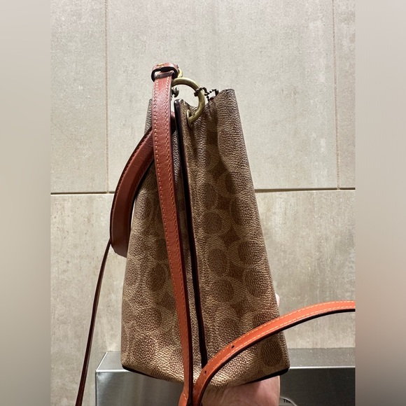 Willow Bucket Bag - Picture 4 of 7